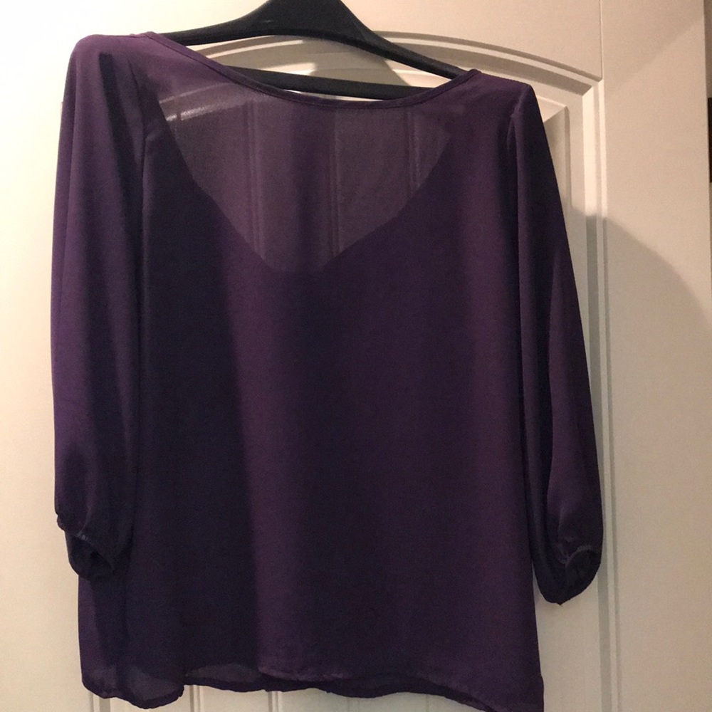 ⭐️FINAL PRICE⭐️Long sleeve blouse w/bow on back.